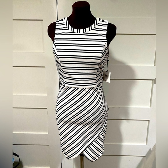 JACK White/Black Stripe Dress Size Medium - Picture 1 of 14